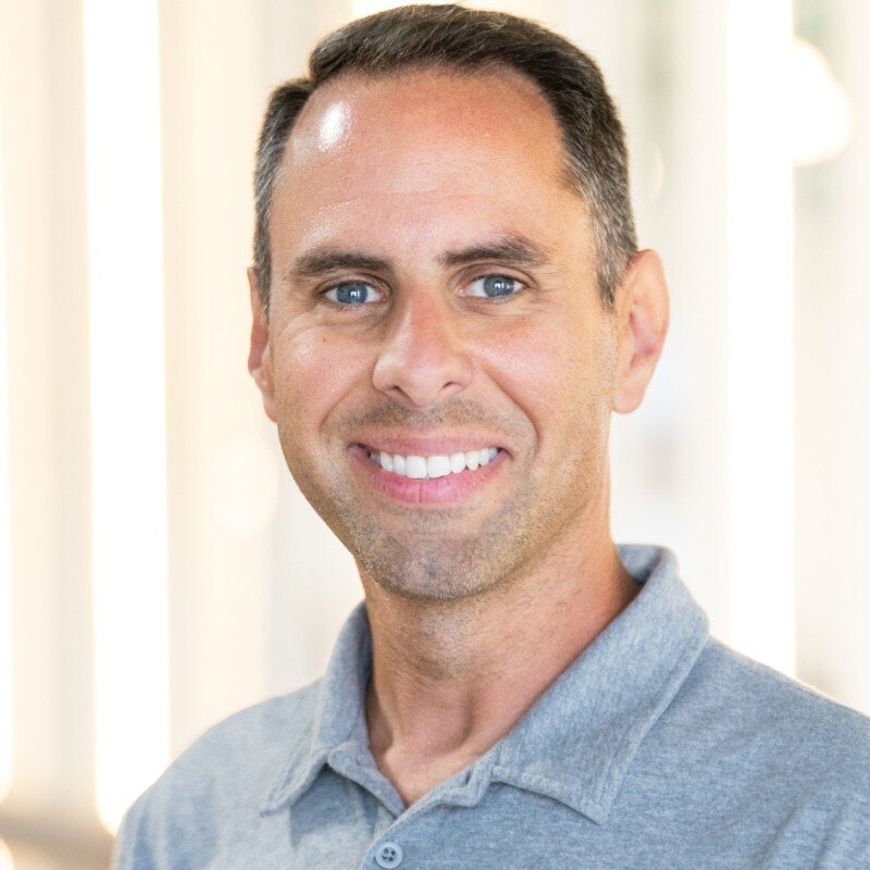 Chris Neuwirth headshot